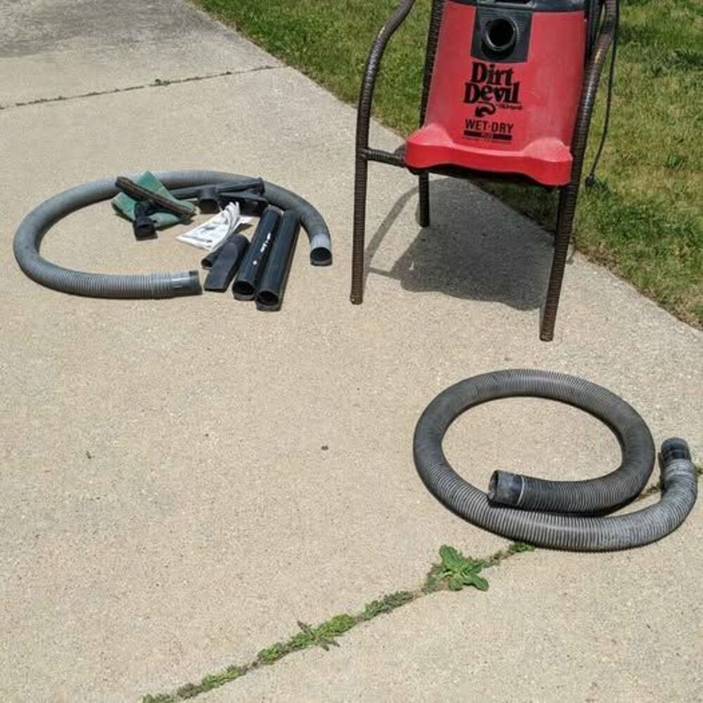 Dirt Devil Plus 8 Gallon Wet/Dry Vacuum Lightly used